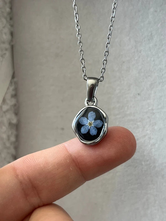 Collier médaillon asymétrique n°2