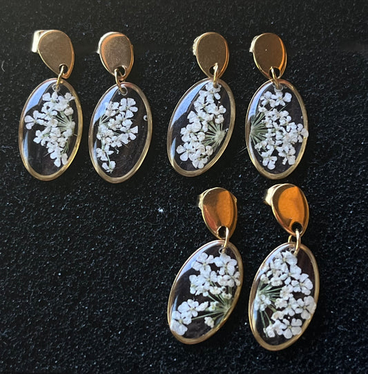Boucles d'oreilles ovales fleur de carotte dorées