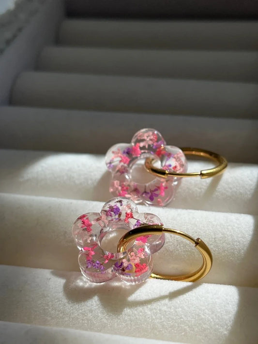 Boucles d'oreilles créoles fleurs de carottes peintes / Rosées