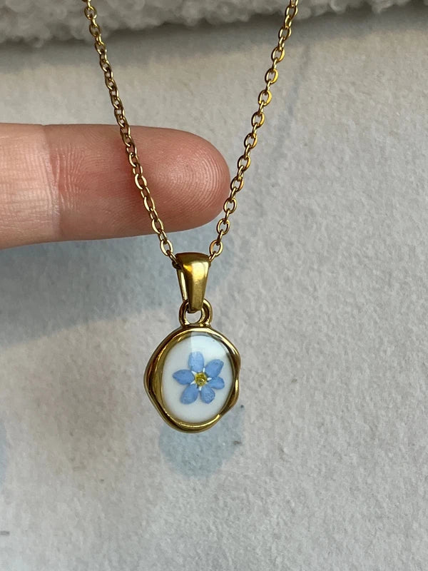 Collier médaillon asymétrique doré n°2