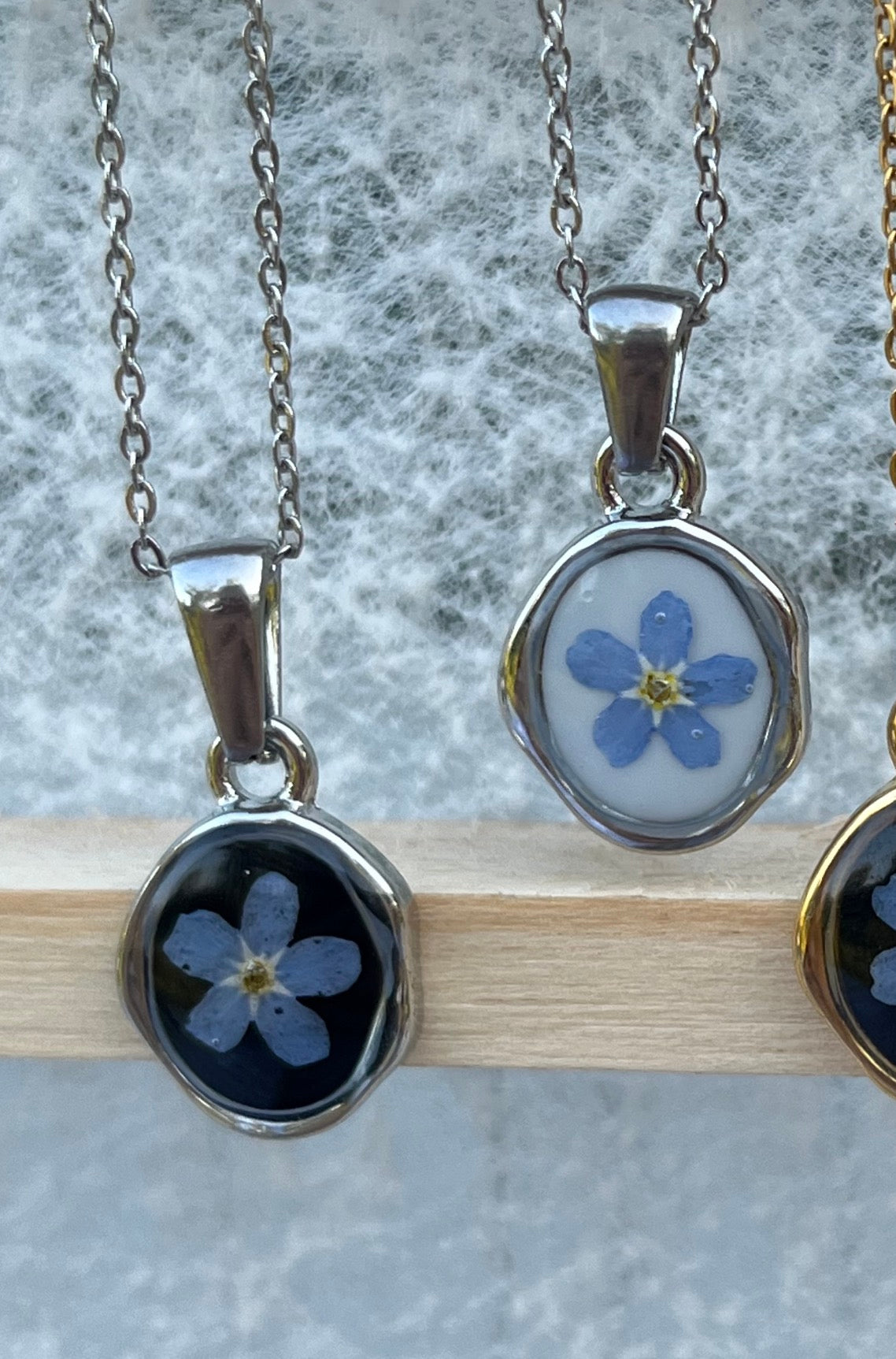 Collier médaillon asymétrique n°2