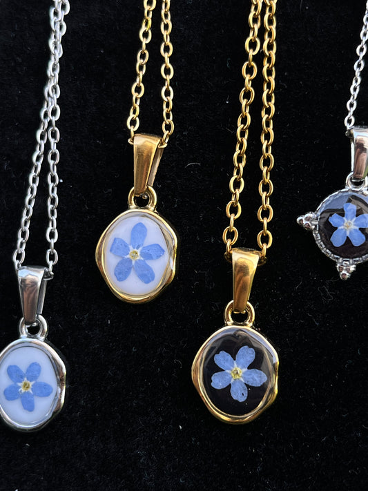 Collier médaillon asymétrique doré n°2