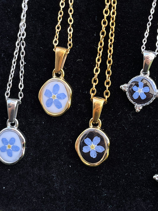 Collier médaillon asymétrique doré n°2