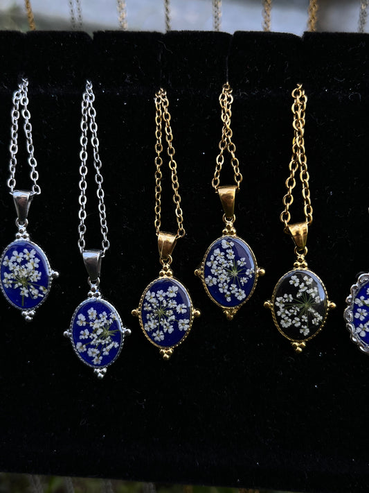 Collier médaillon inspiration ancienne doré  / n°1